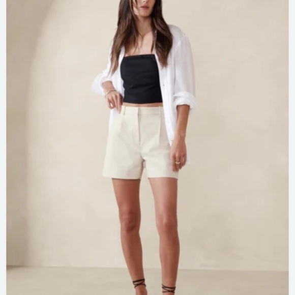 Women's Banana Republic Cream Chino High Rise Shorts Sz 14 - Picture 1 of 5